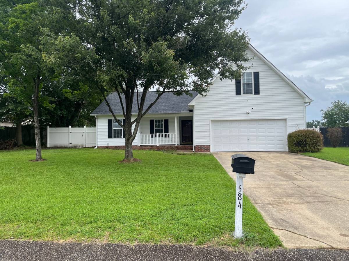 House for rent at 584 S Buckeye Dr, Raeford, NC 28376