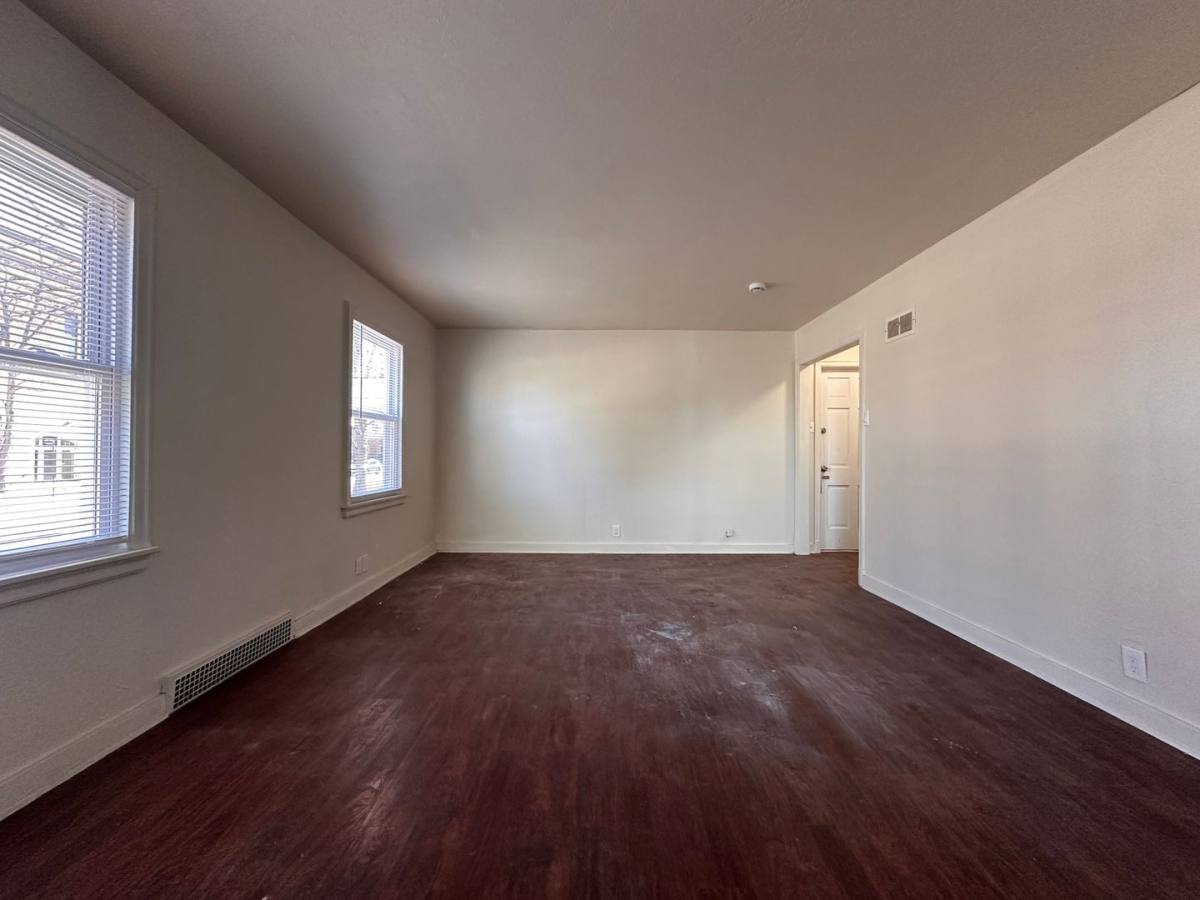 Apartment for rent at 208 S Chestnut Ave, Green Bay, WI 54303