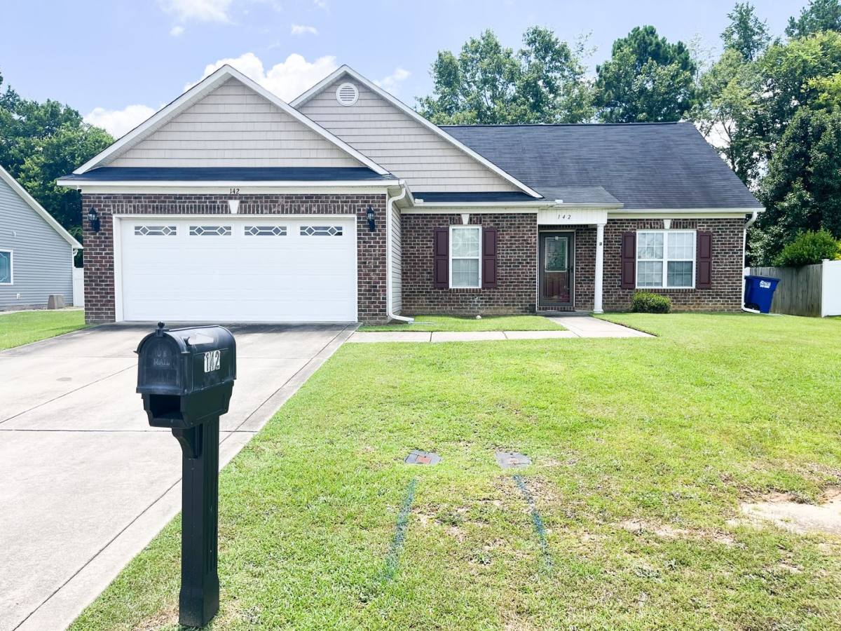 House for rent at 142 Crestwood Lane, Raeford, NC 28376