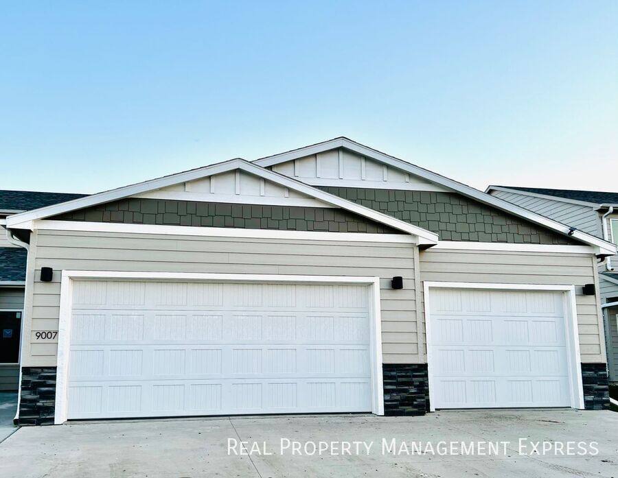 Townhouse for rent at 9007 W Jerald Place, Sioux Falls, SD 57106