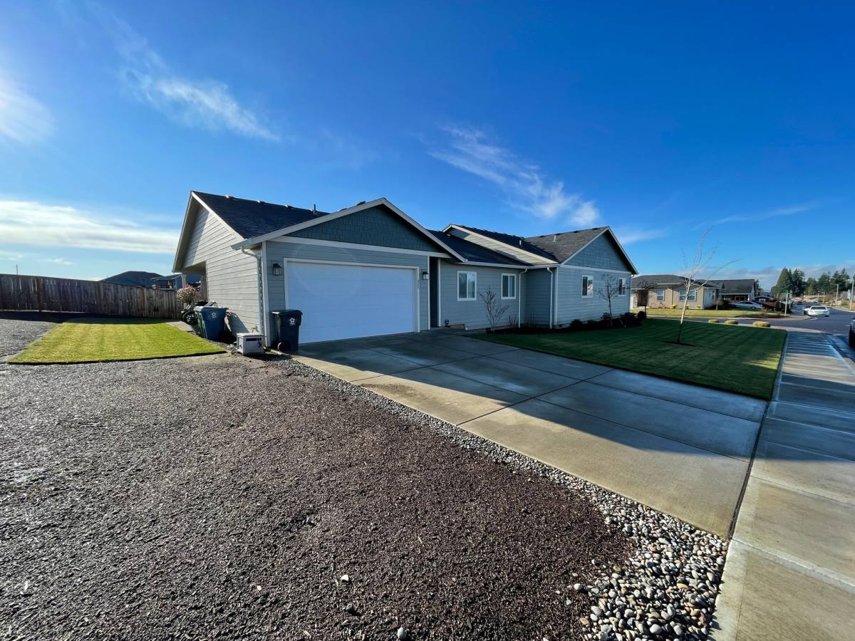 Apartment for rent at 820 Pinto St, Sublimity, OR 97385