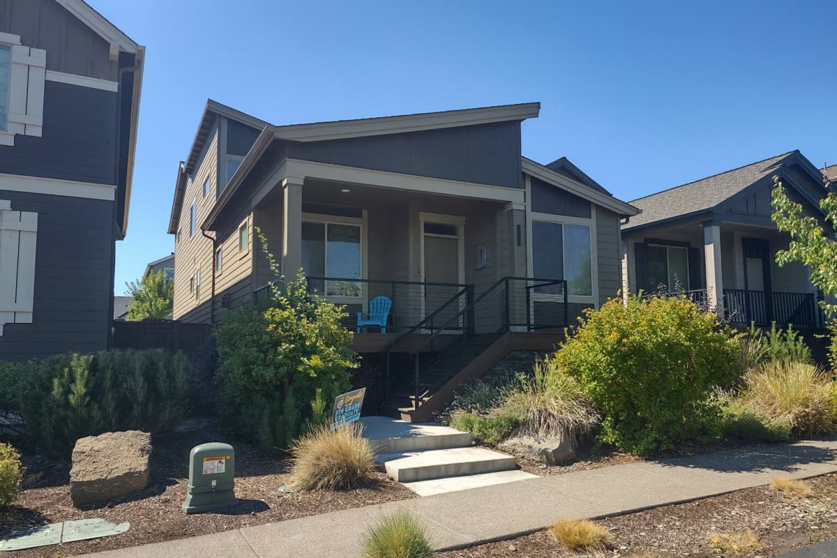 House for rent at 20863 Gateway Dr, Bend, OR 97702