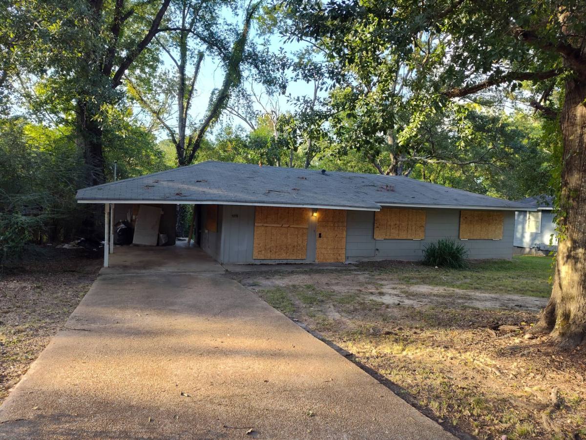 House for rent at 1018 Deryll St, Jackson, MS 39212