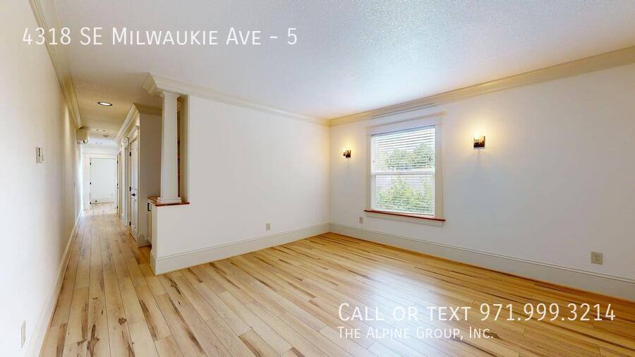 Apartment for rent at 4318 SE Milwaukie Ave #5, Portland, OR 97202