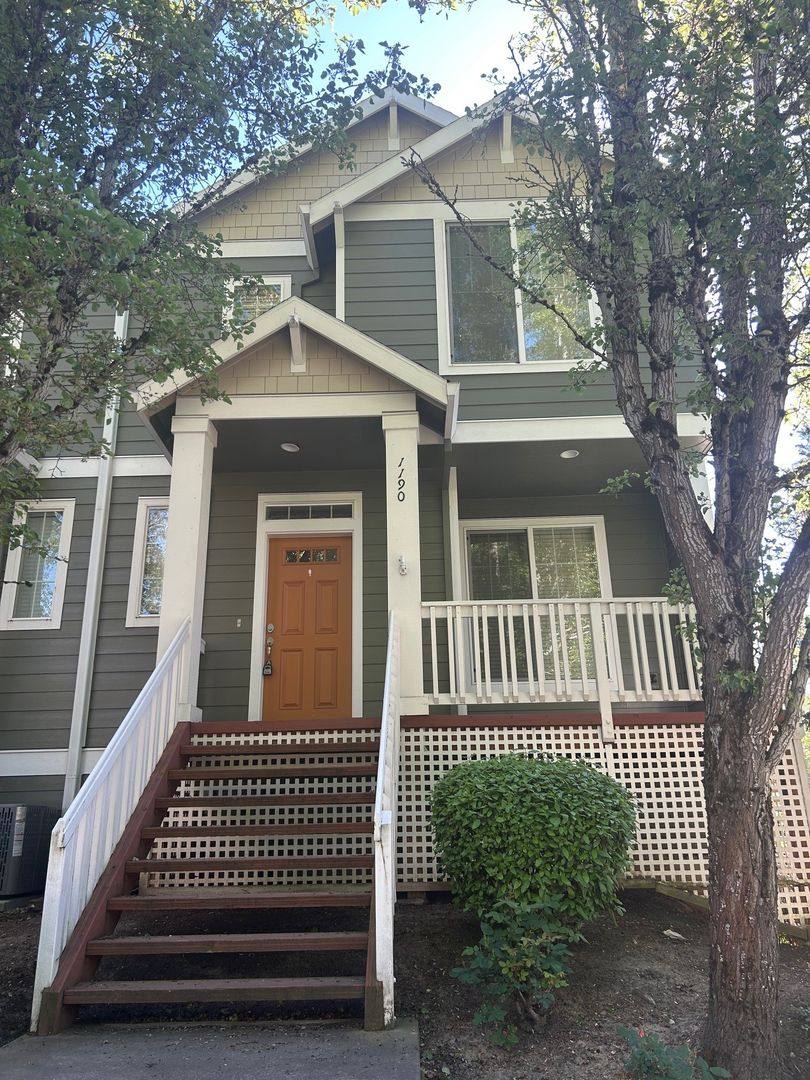 Townhouse for rent at 1190 SW 162nd Ave, Beaverton, OR 97006