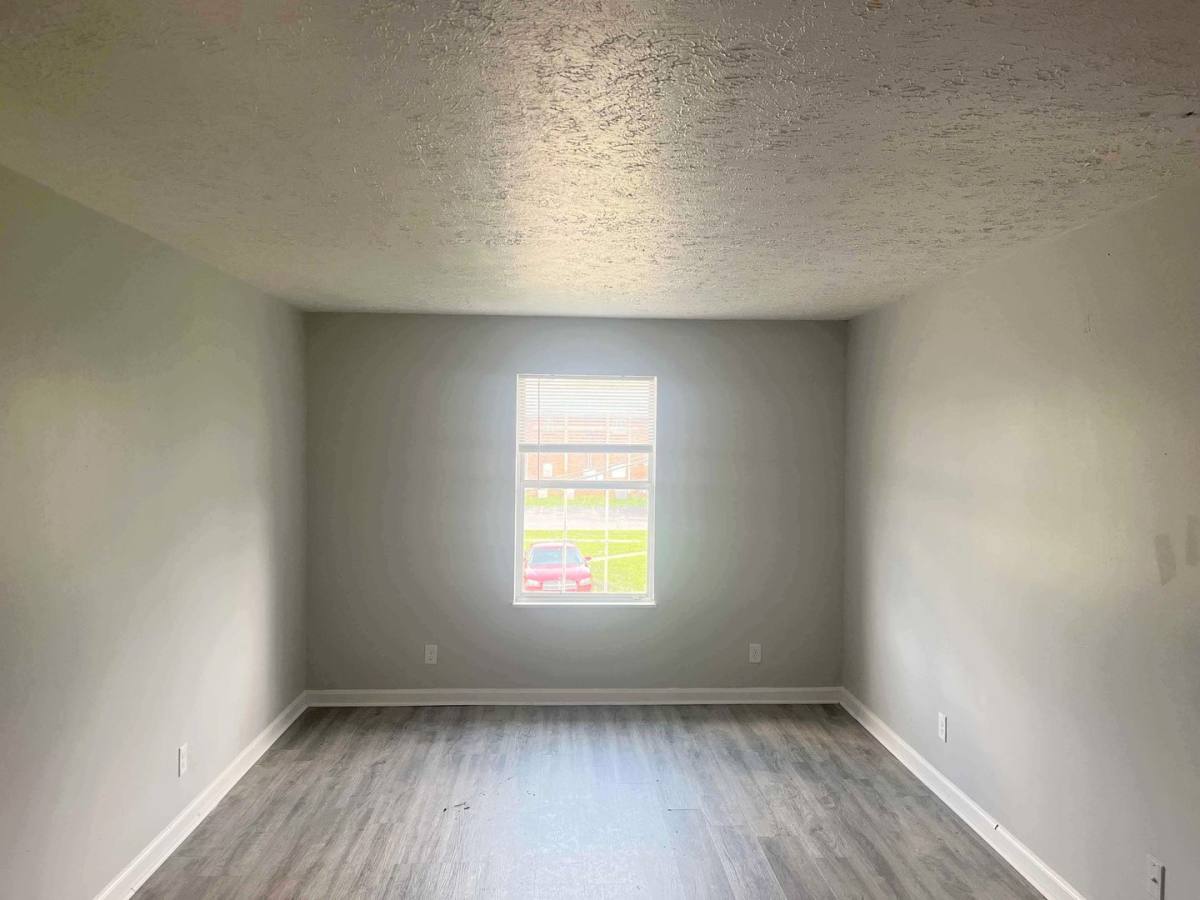 Apartment for rent at 628 N Woodland Dr, Radcliff, KY 40160