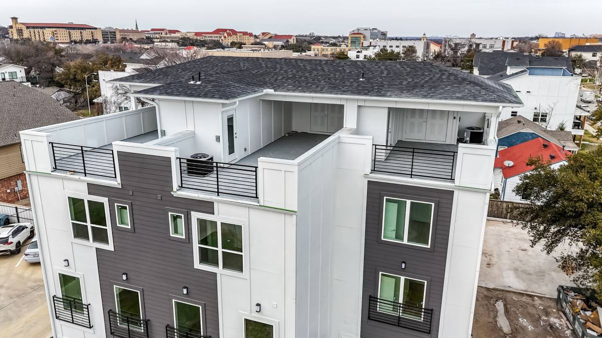 Apartment for rent at 2400 Benbrook Dr, Fort Worth, TX 76110