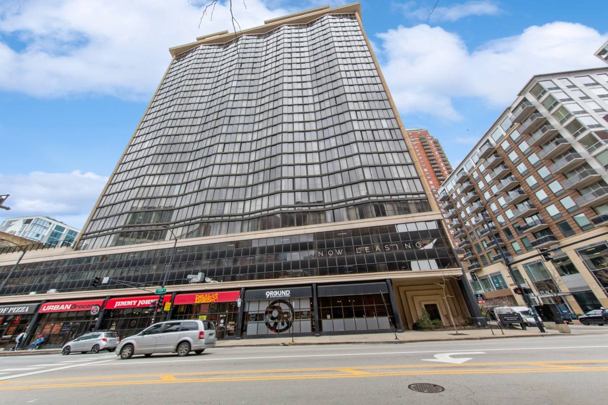 Apartment for rent at 2 E 8th St, Chicago, IL 60605