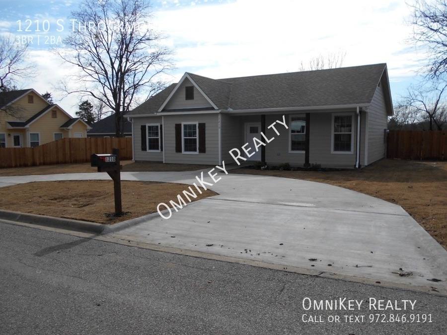 House for rent at 1210 S Throckmorton St, Sherman, TX 75090