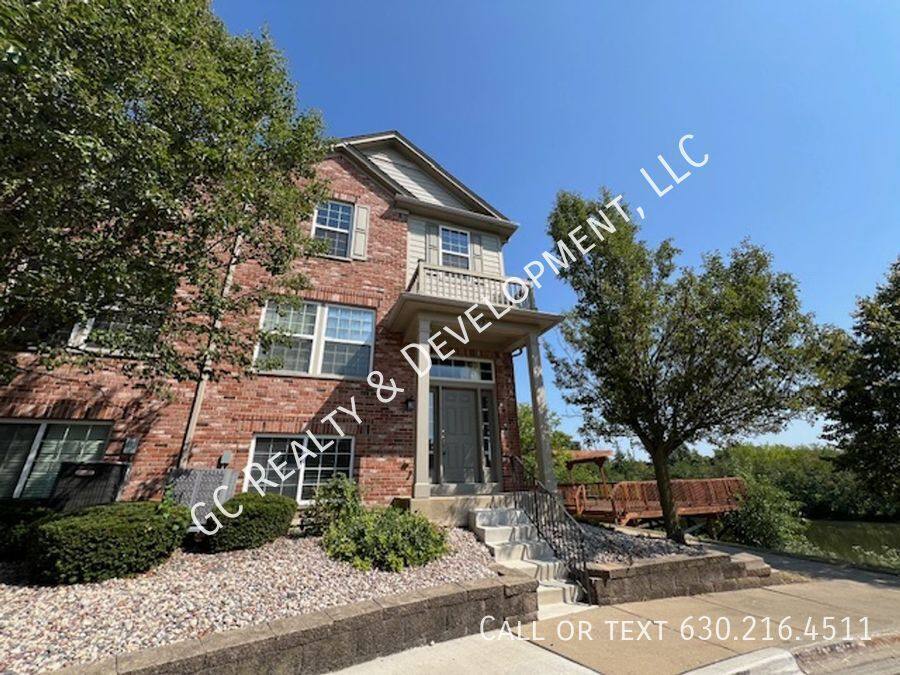 Townhouse for rent at 1513 Bristol Lane #1, Addison, IL 60101
