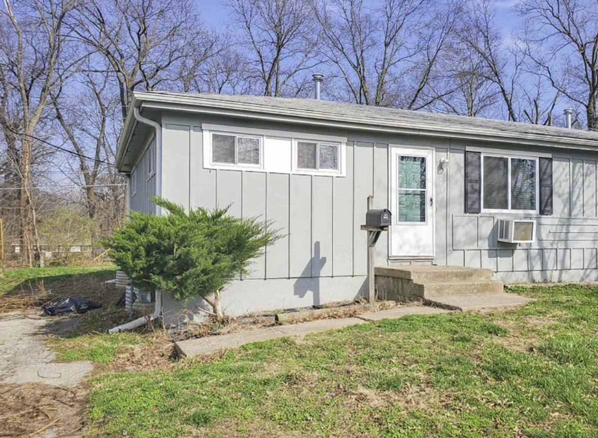 Apartment for rent at 5247 5249 Hadley St, Mission, KS 66202