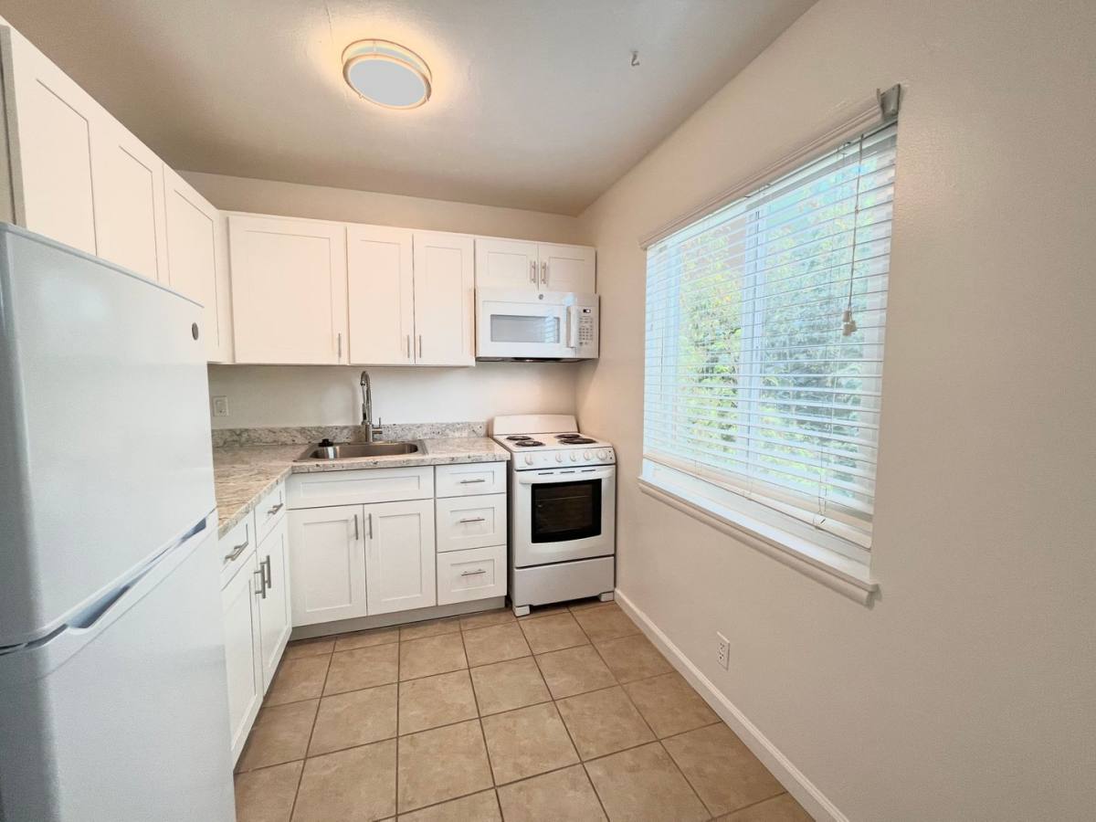 Apartment for rent at 2414 Capitol Ave, Sacramento, CA 95816