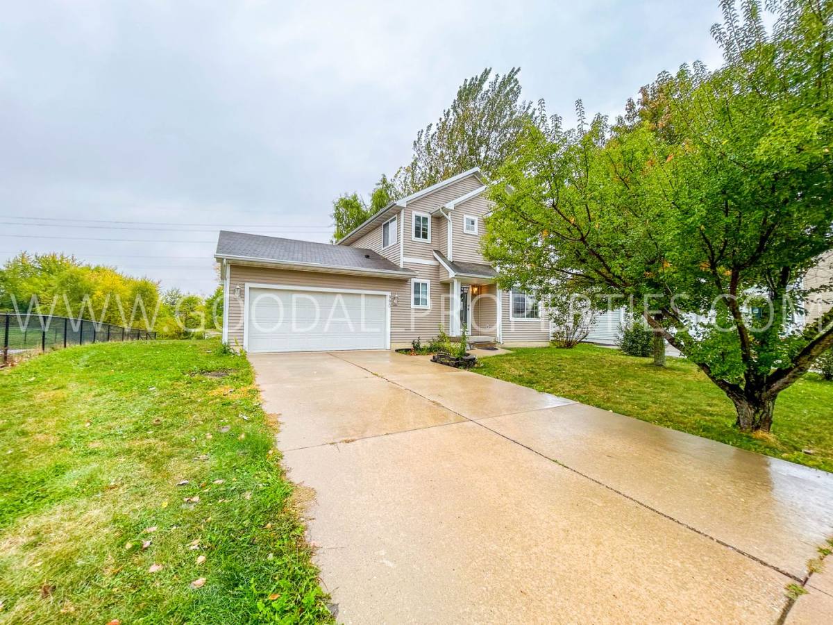 House for rent at 990 SE Bobwhite Lane, Waukee, IA 50263