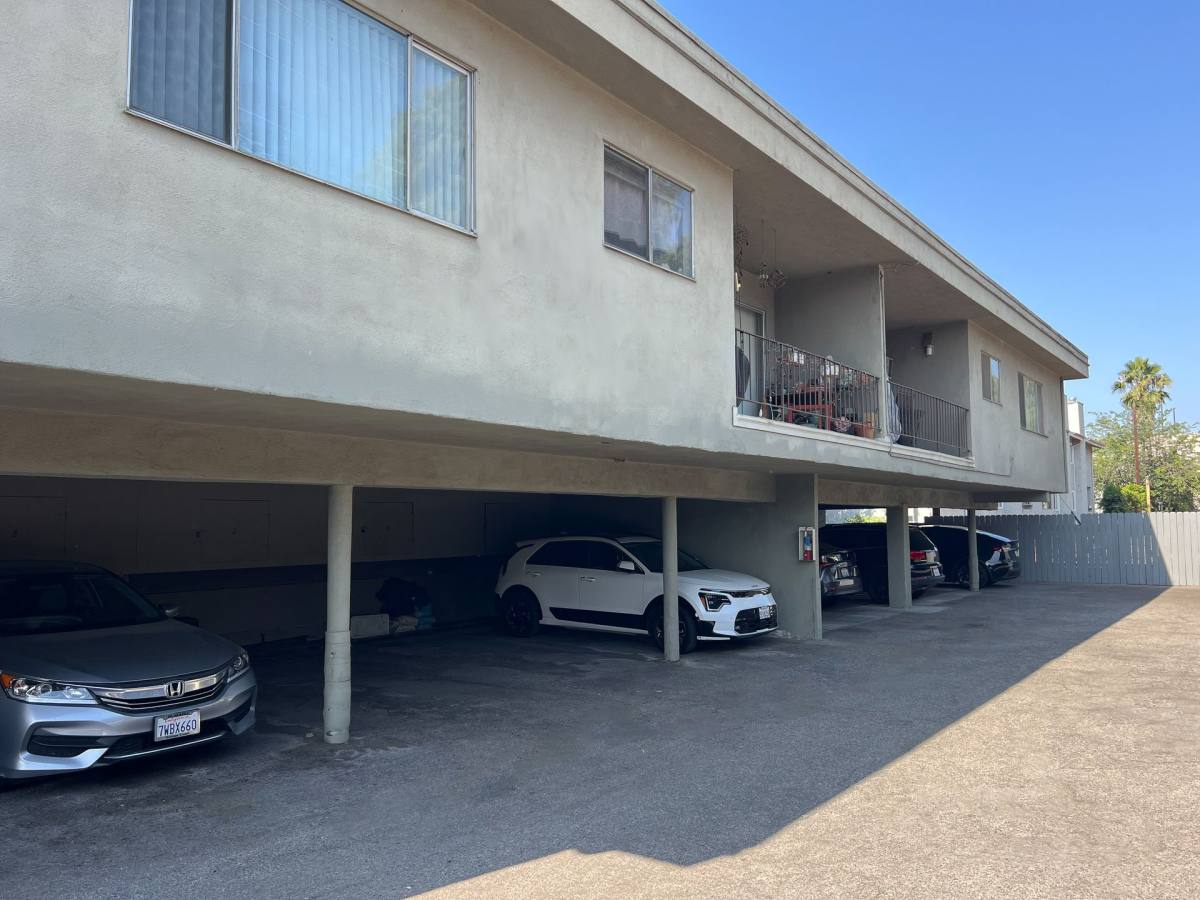 Apartment for rent at 14403 Addison St, Sherman Oaks, CA 91423
