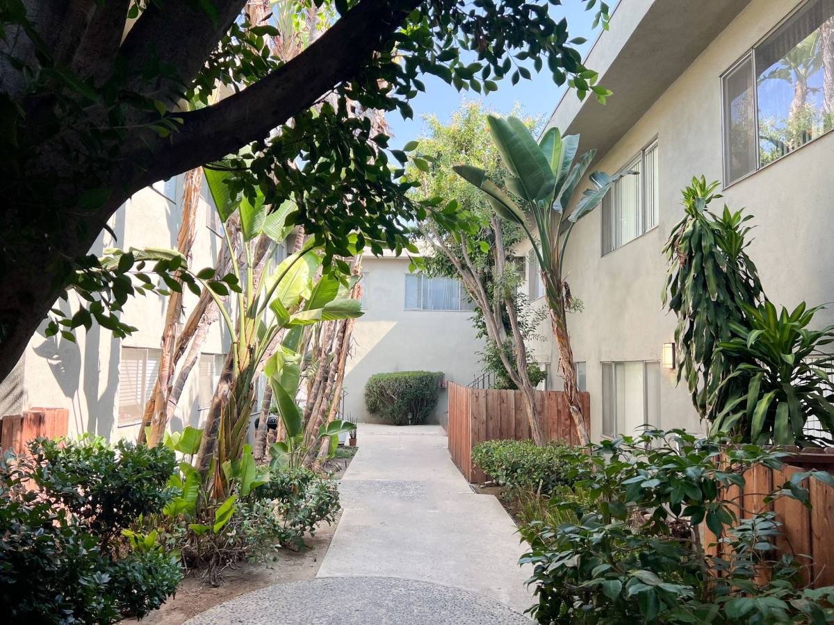 Apartment for rent at 14403 Addison St, Sherman Oaks, CA 91423