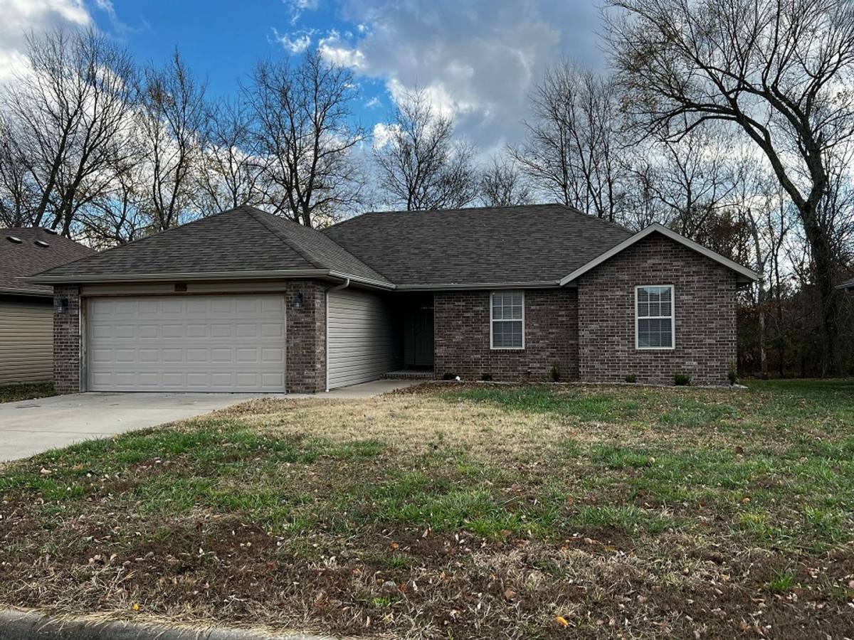 House for rent at 4564 W Greenridge St, Springfield, MO 65807