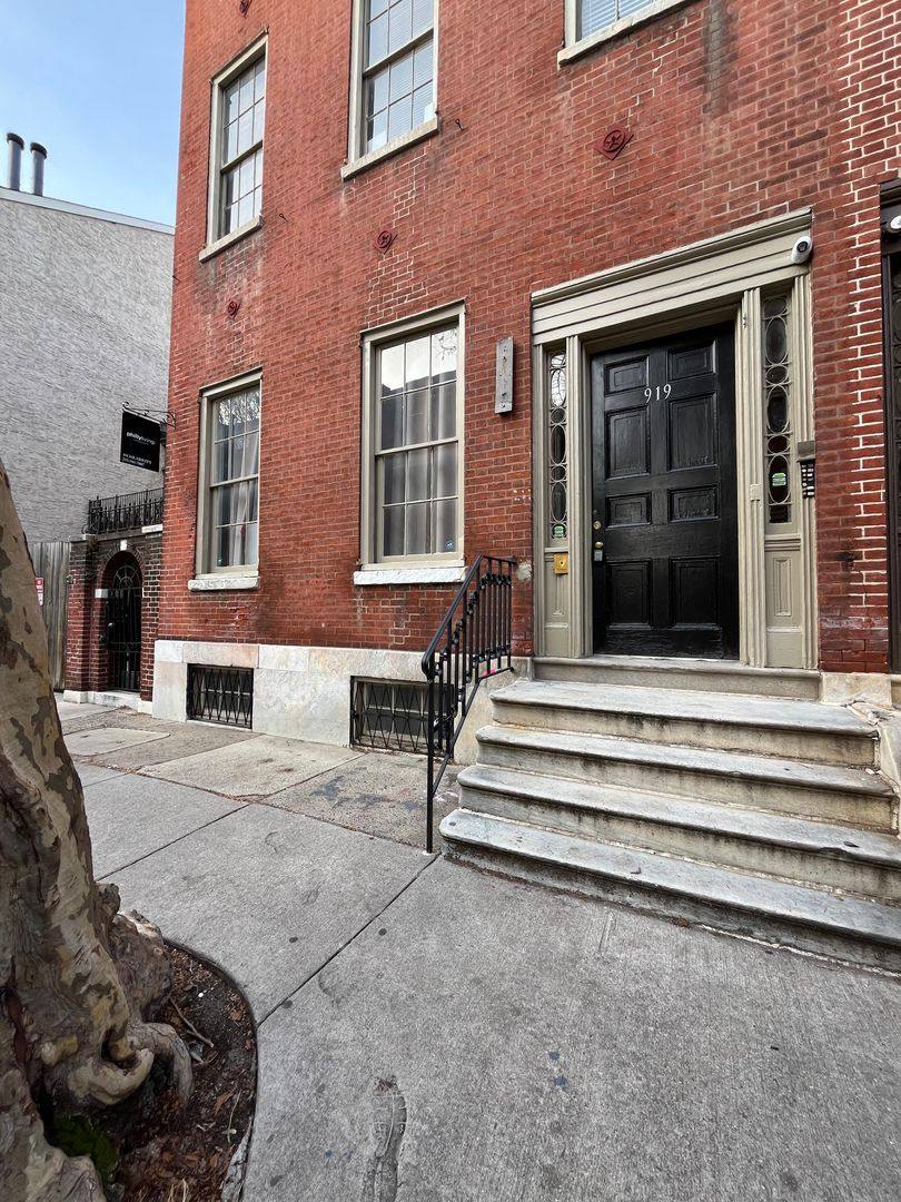 Apartment for rent at 919 Pine St, Philadelphia, PA 19107