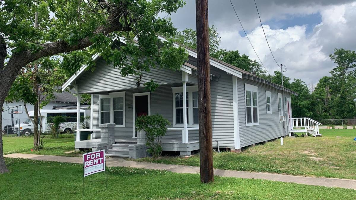 Apartment for rent at 1140 Ewing St, Beaumont, TX 77701