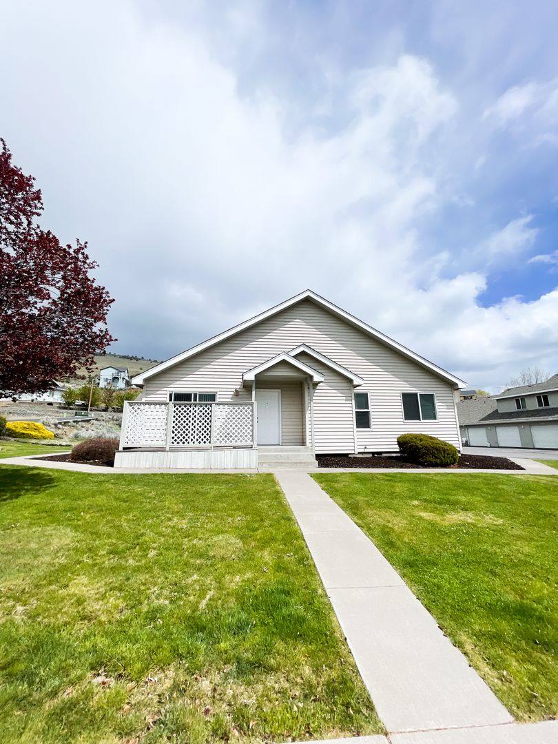 Apartment for rent at 5640-5642-5644-5646 N Hills Dr, Klamath Falls, OR 97603