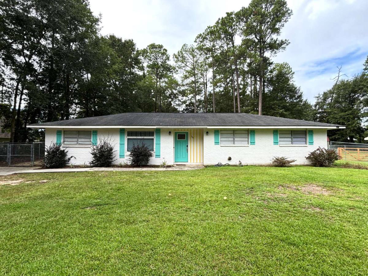 House for rent at 304 Meadowbrook Dr, Dothan, AL 36303
