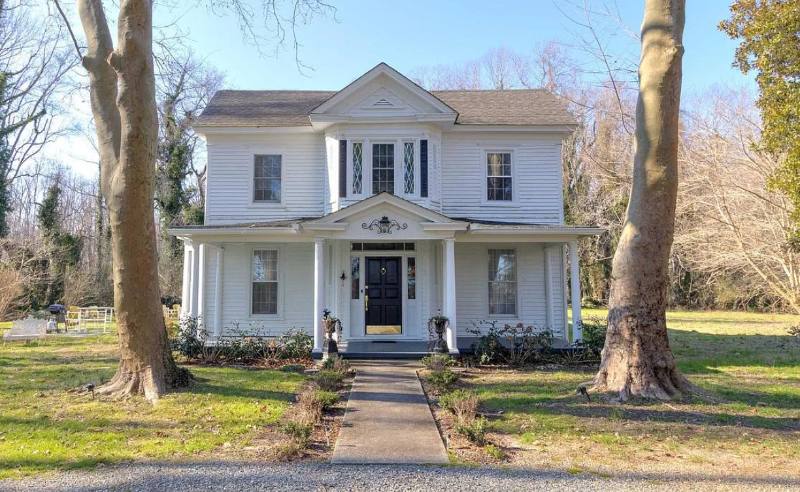 House for rent at 3952 Irvington Rd, Irvington, VA 22480