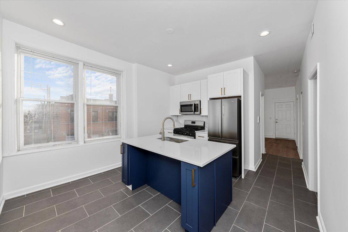Apartment for rent at 2350 W Charleston St #3R, Chicago, IL 60647