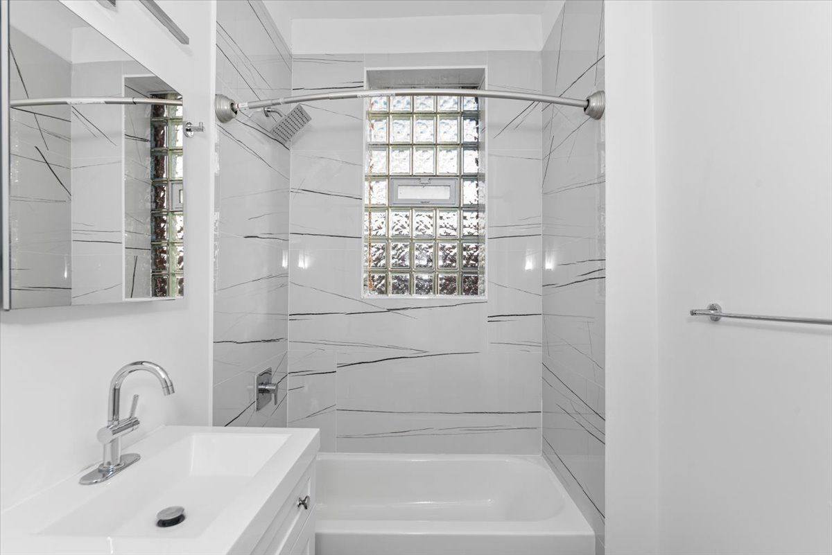 Apartment for rent at 2350 W Charleston St #3R, Chicago, IL 60647