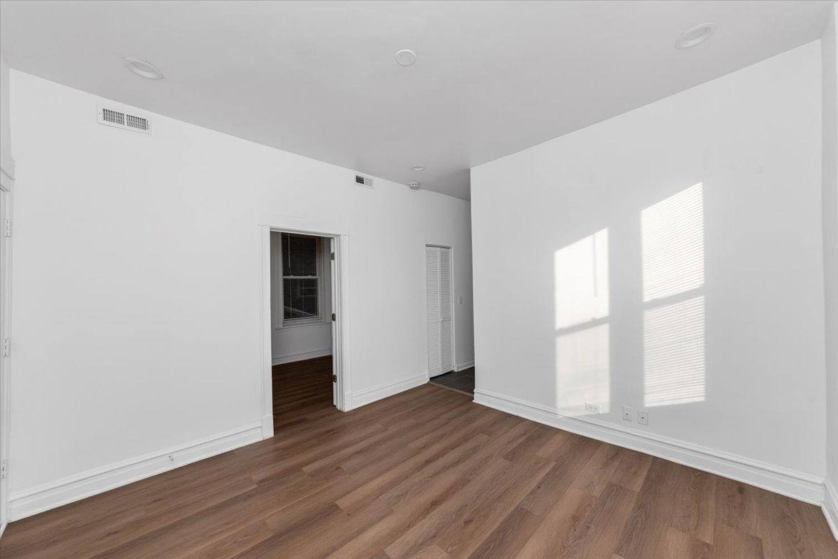 Apartment for rent at 2350 W Charleston St #3R, Chicago, IL 60647