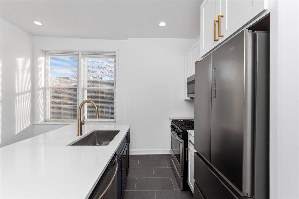 Apartment for rent at 2350 W Charleston St #3R, Chicago, IL 60647