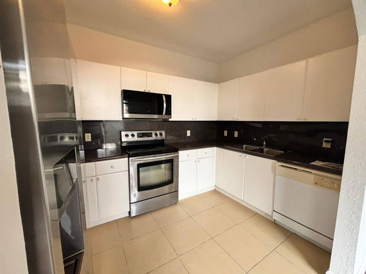 Townhouse for rent at 15503 SW 40th St, Hollywood, FL 33027