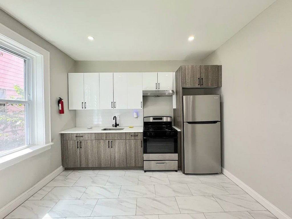 Apartment for rent at 380 N 11th St #2, Newark, NJ 07107