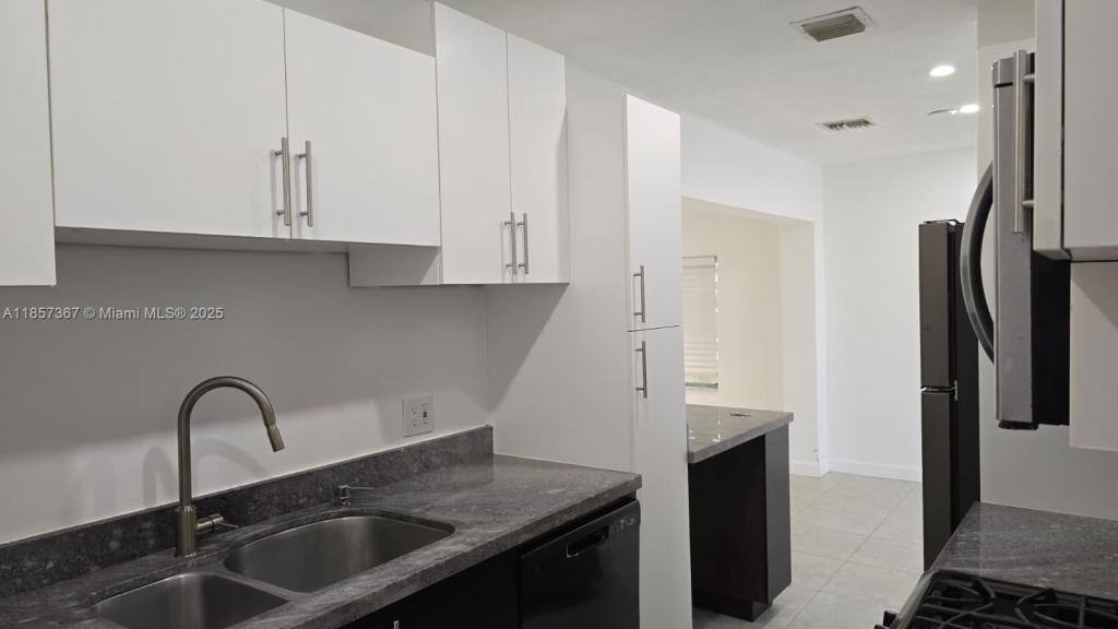 House for rent at 3801 SW 31st Dr, Hollywood, FL 33023