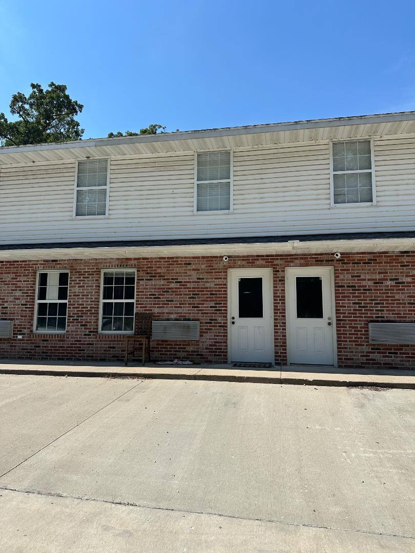 Apartment for rent at 217 Twin Ridge Rd, Linn, MO 65051