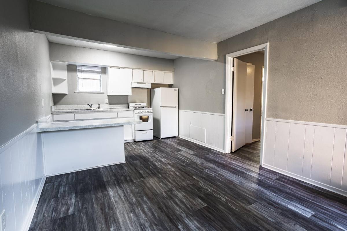 Apartment for rent at 122 Harmon Rd, Hurst, TX 76053