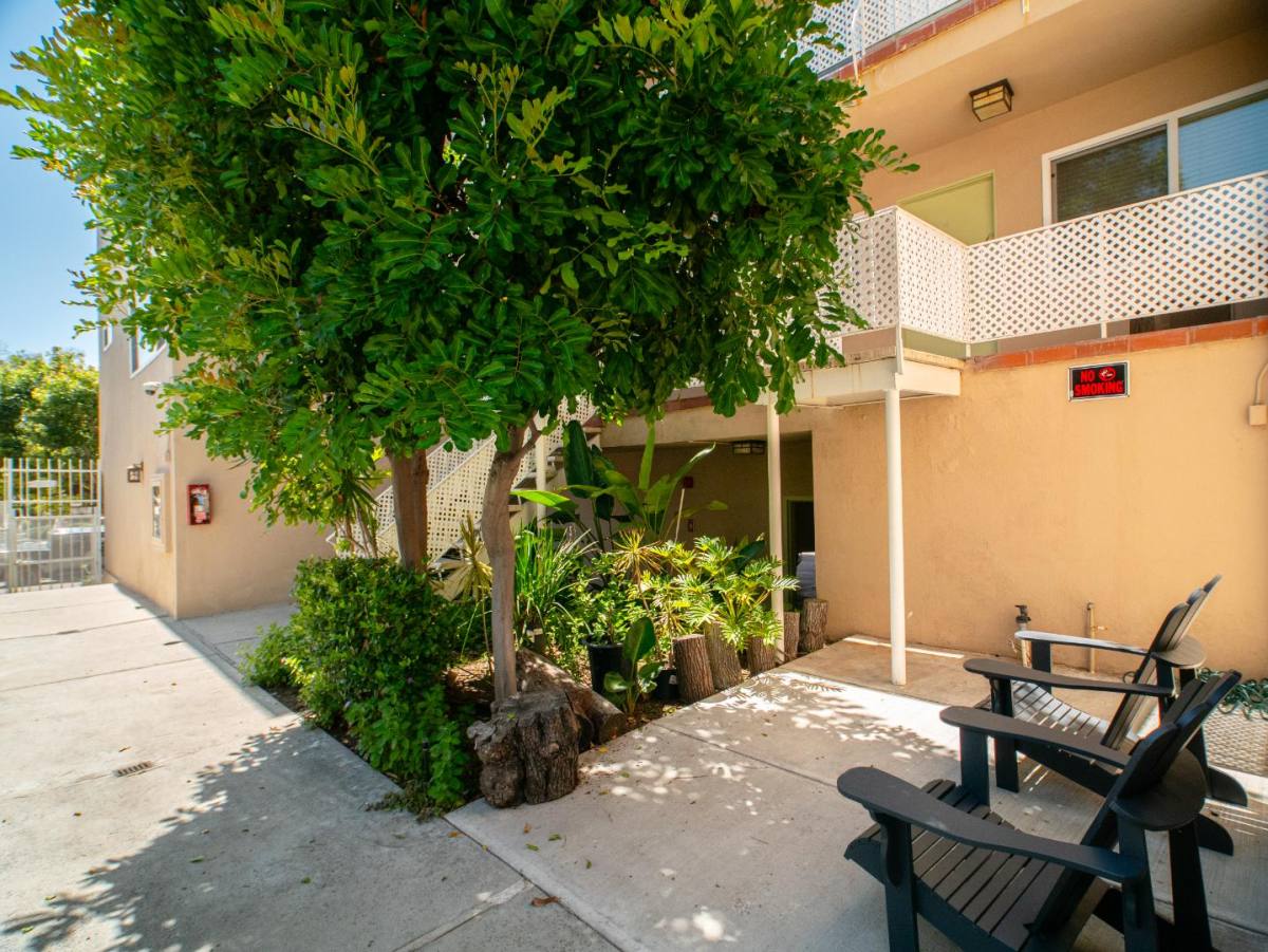 Apartment for rent at 803 W 30th St #12, Los Angeles, CA 90007