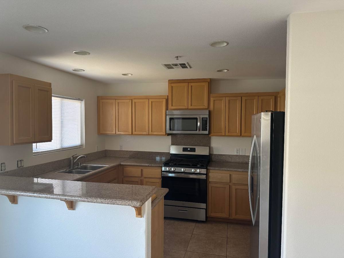 Townhouse for rent at 66729 Hacienda Ave, Desert Hot Springs, CA 92240