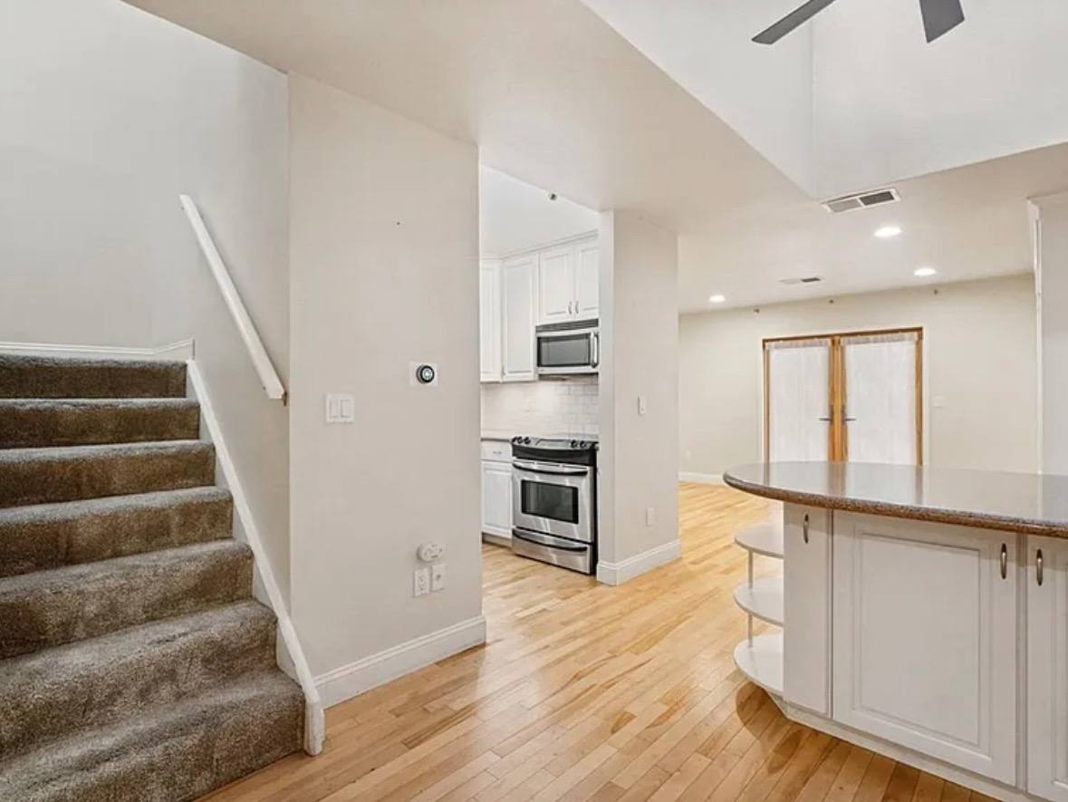 Townhouse for rent at 966 Q St #966, Sacramento, CA 95811