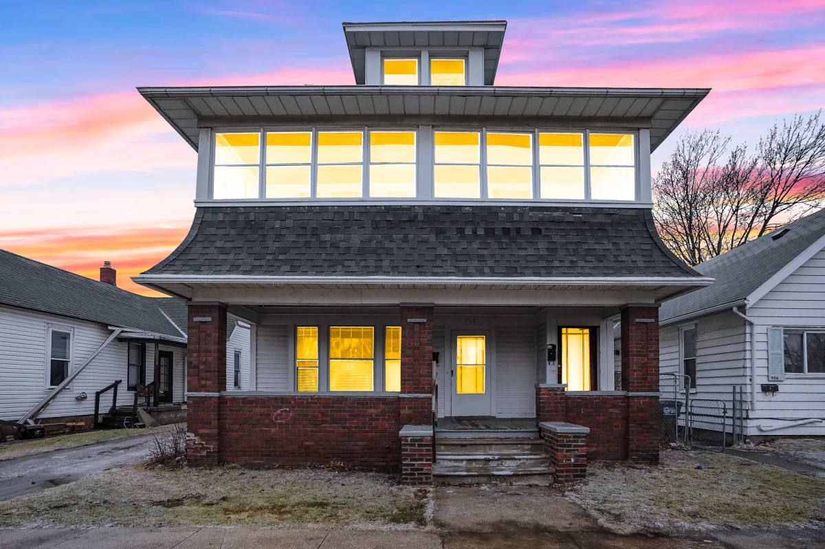 Apartment for rent at 908 Forsythe St, Toledo, OH 43605