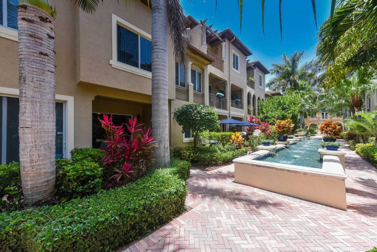 Townhouse for rent at 3033 Waterside Circle, Boynton Beach, FL 33435