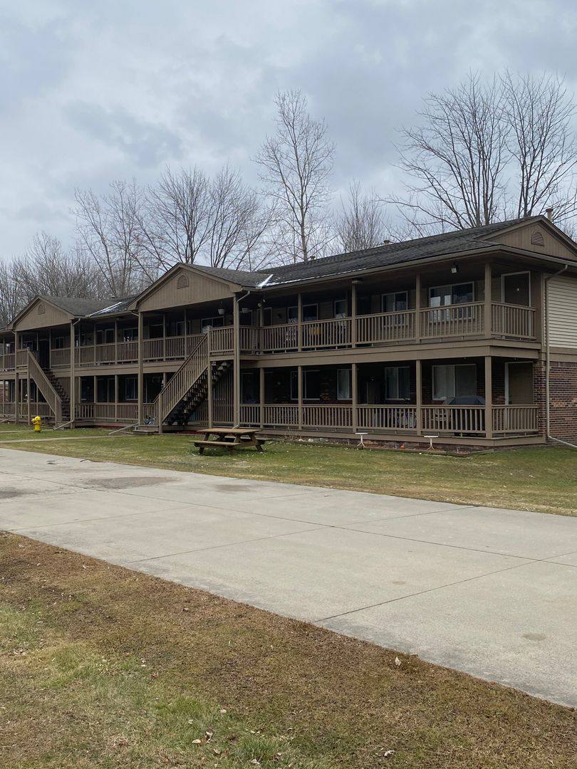 Apartment for rent at 5200 Pointe Dr, East China, MI 48054