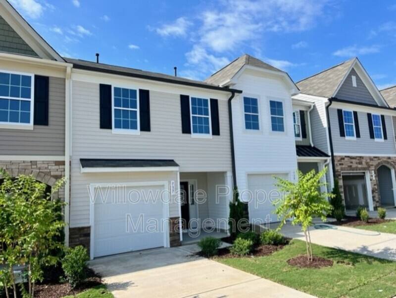 Townhouse for rent at 737 Ridge Cliff Lane, Zebulon, NC 27597
