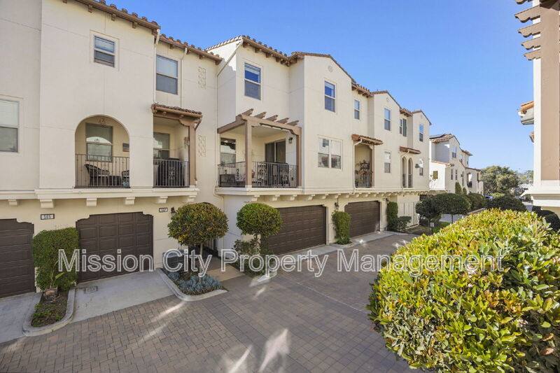 Townhouse for rent at 569 E Montecito St, Santa Barbara, CA 93103