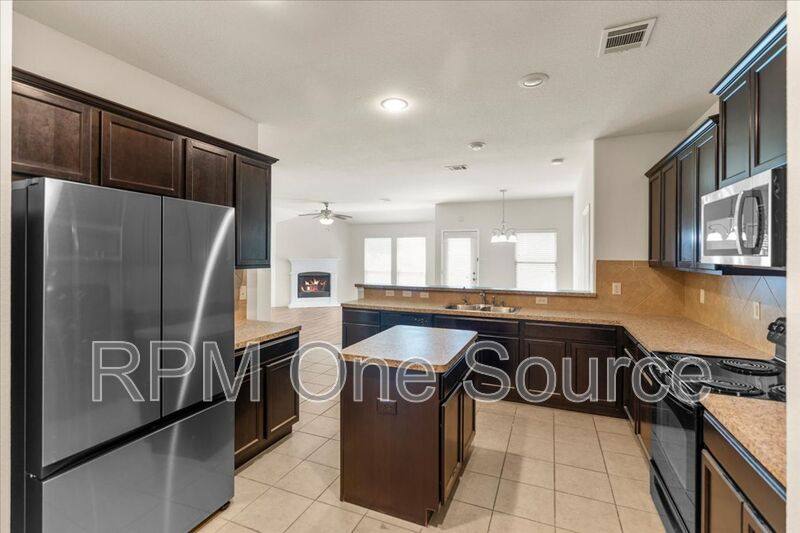 House for rent at 1729 Park Trails Blvd, Princeton, TX 75407