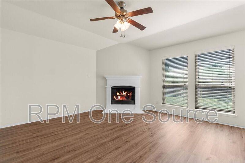 House for rent at 1729 Park Trails Blvd, Princeton, TX 75407