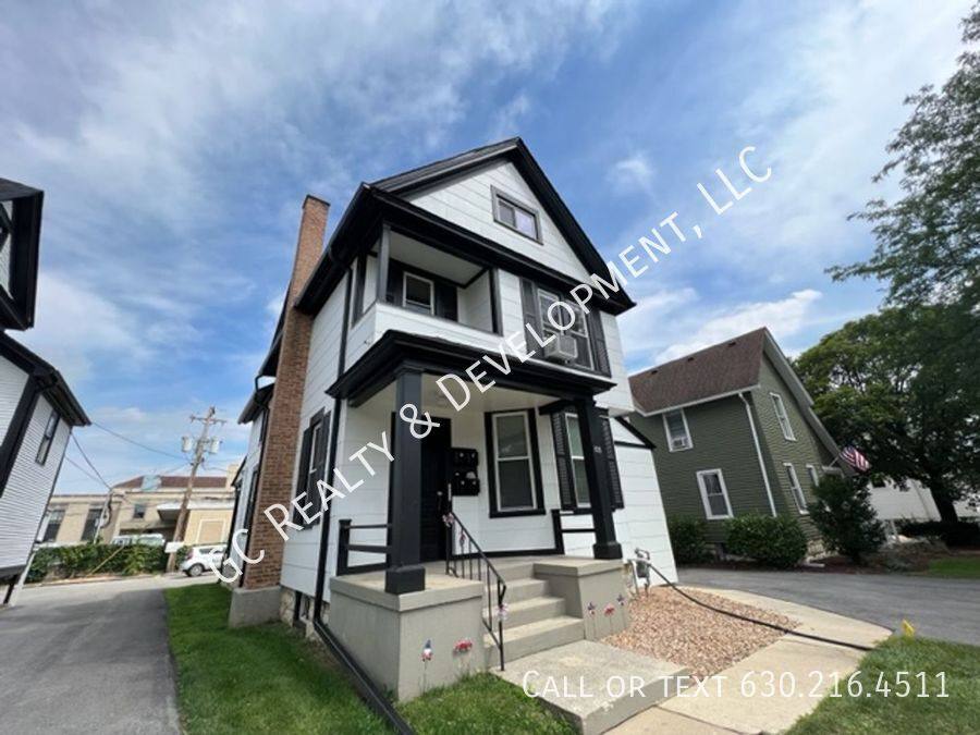 Apartment for rent at 123 N W St #1R, Wheaton, IL 60187