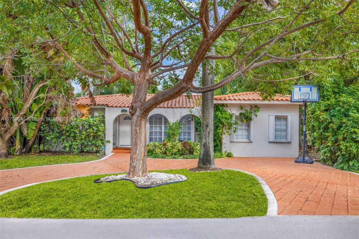 House for rent at 7711 Coquina Dr #SF, Miami Beach, FL 33141