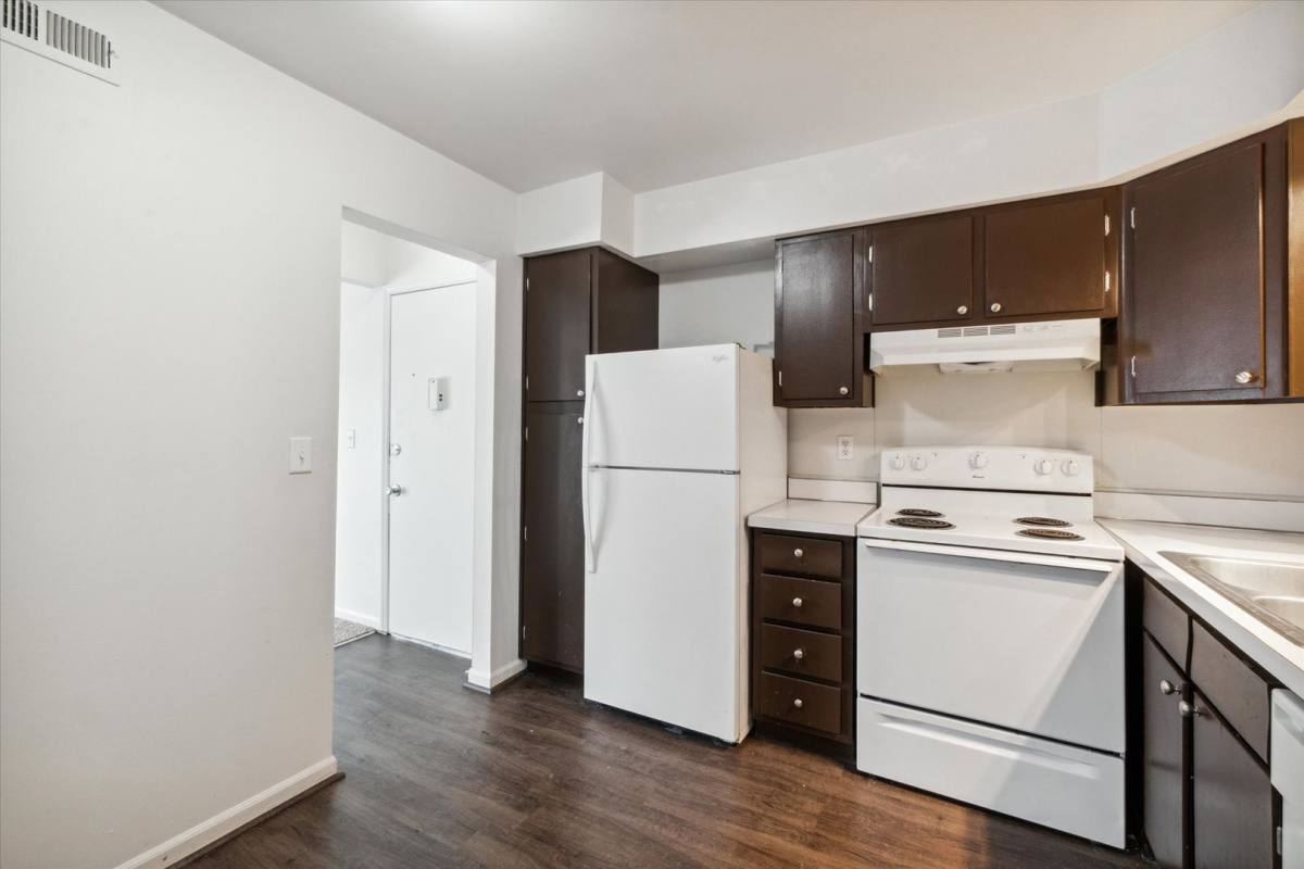 Apartment for rent at 320 S Drake Rd, Kalamazoo, MI 49009