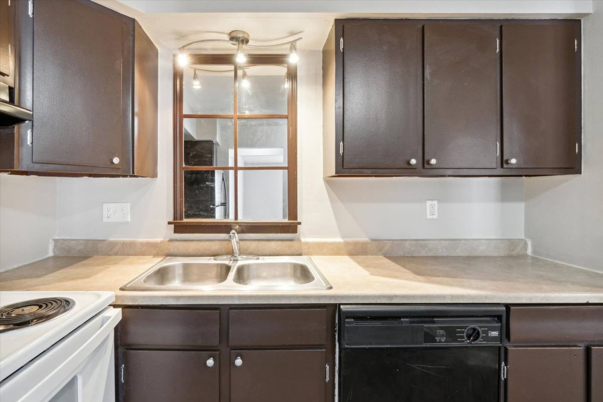 Apartment for rent at 320 S Drake Rd, Kalamazoo, MI 49009