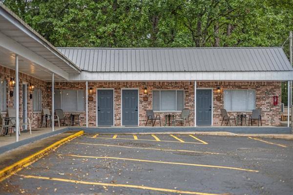 Apartment for rent at 1524 Cranfield Rd, Mountain Home, AR 72653