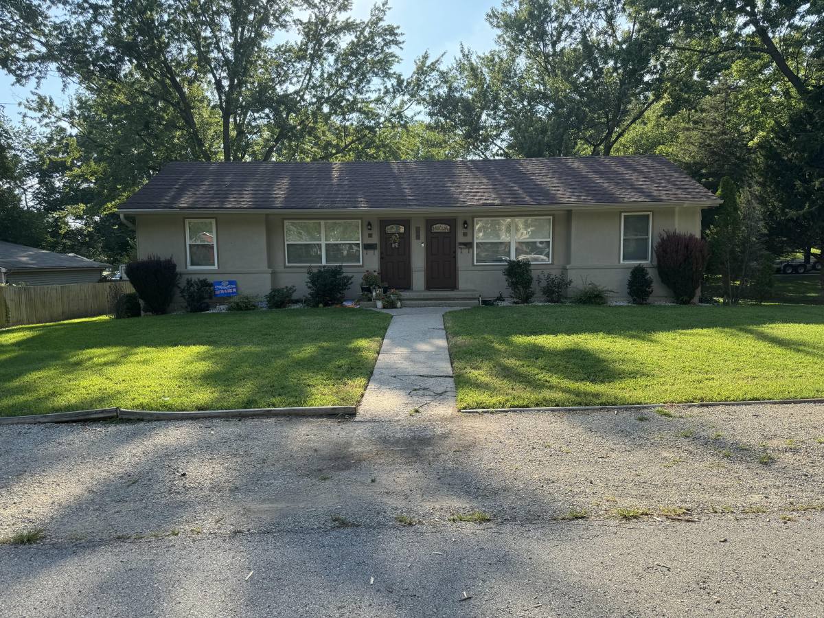 Townhouse for rent at 403 SW 18 St, Blue Springs, MO 64015